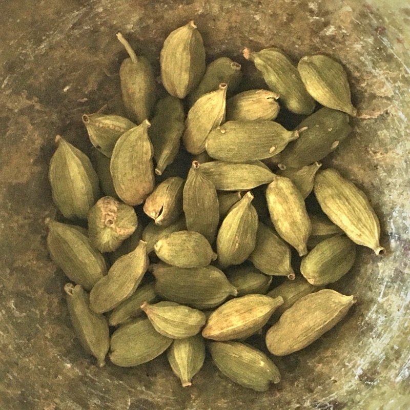 Green cardamom pods